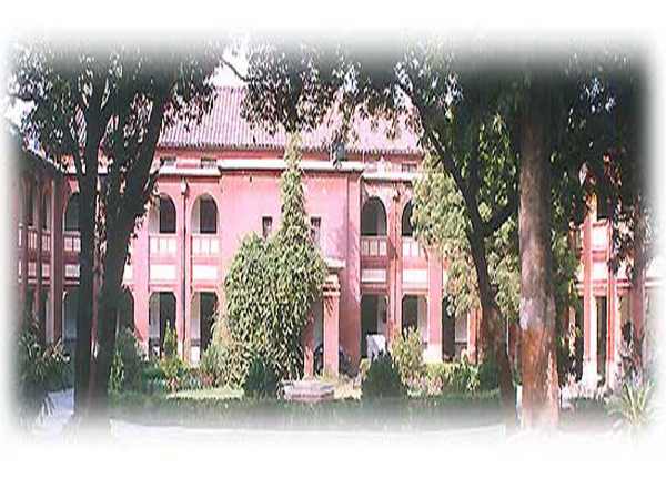 6 दिन में ही सरकार ने बदला फैसला, यूनिवर्सिटीज में जींस-टीशर्ट पर छूट