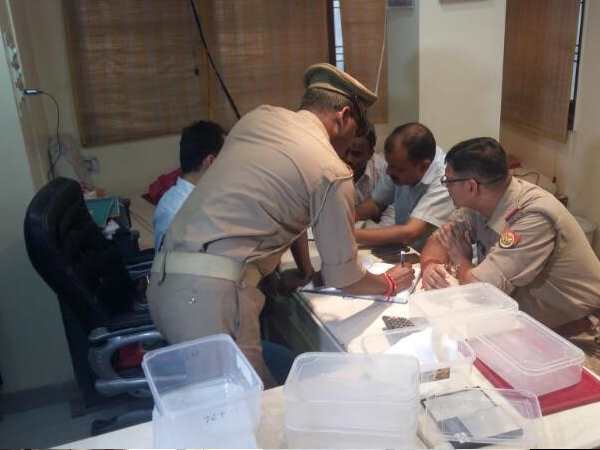 बनारस के इतिहास की सबसे बड़ी 10 करोड़ की डकैती, देखिए वीडियो बनारस के इतिहास की सबसे बड़ी 10 करोड़ की डकैती, देखिए वीडियो