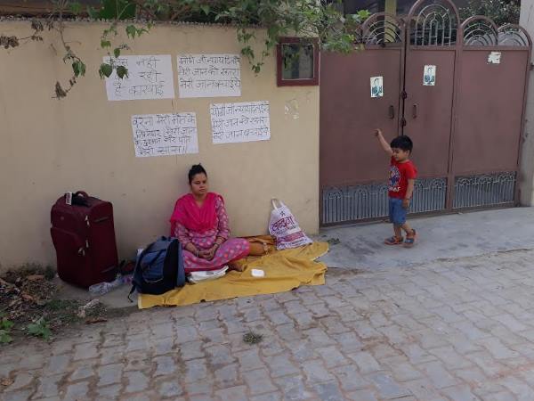 वाराणसी: मोदी की नहीं सुनी, शराबी पति ने पत्नी को घर से निकाला वाराणसी: मोदी की नहीं सुनी, शराबी पति ने पत्नी को घर से निकाला