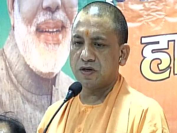 गोरखपुर में बोले योगी, अपराधी प्रदेश छोड़ जाएं गोरखपुर में बोले योगी, अपराधी प्रदेश छोड़ जाएं