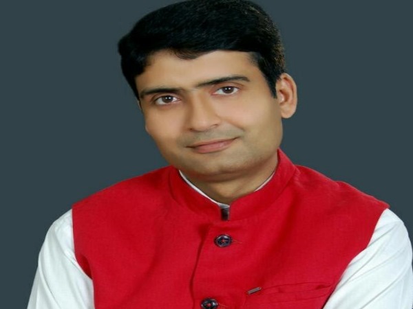 बीजेपी दूसरों के घरों में झांकना छोड़े: दीपक सिंह