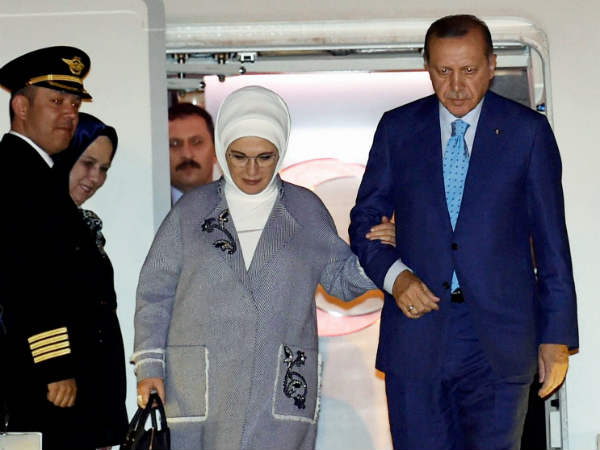 सात बार पाकिस्‍तान का दौरा 