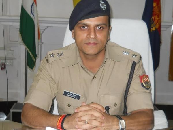 सजग चौकी प्रभारी को दिया प्रशस्त्रि पत्र