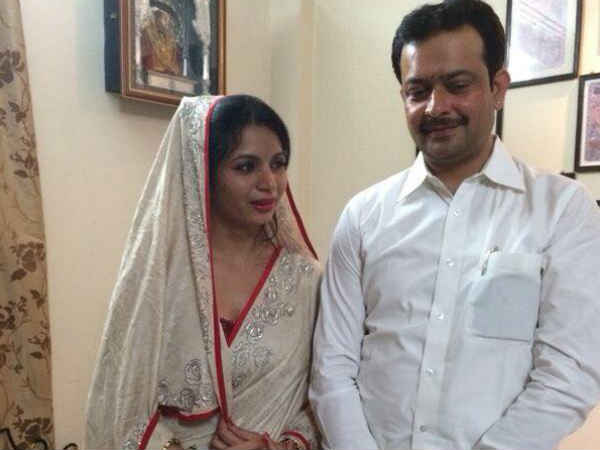 मोहजाल में फंसा रखा है