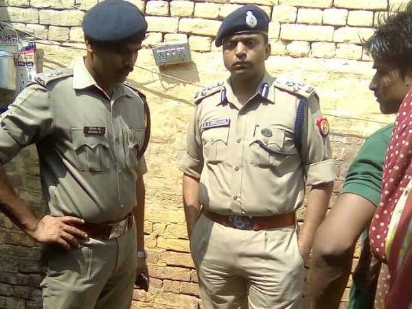 मौके पर पहुंची पुलिस ने शव को कब्जे में लिया