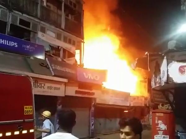 दीवार गिरने से हुई एक की मौत, चार जख्मी