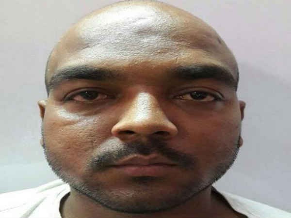 कर रहा था वीजा लेने की कोशिश