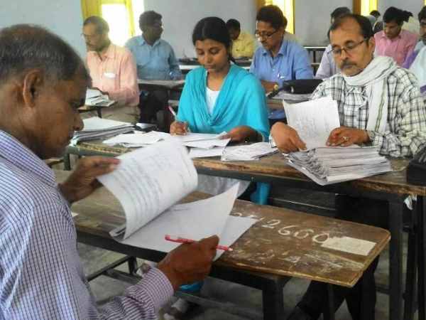 हाईस्कूल की कॉपियों में छात्रों के अनोखे उत्तर हाईस्कूल की कॉपियों में छात्रों के अनोखे उत्तर