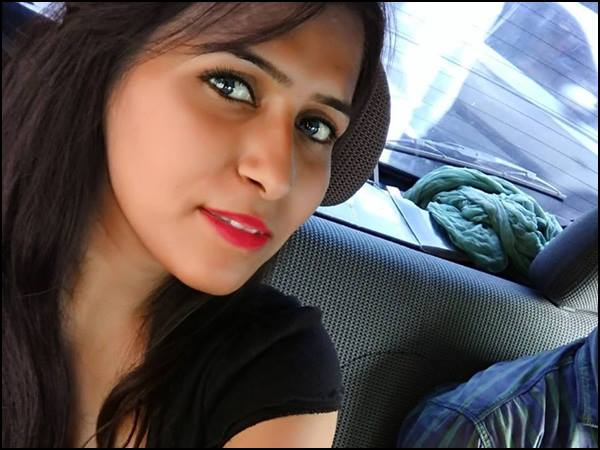 दिल्‍ली में पली बढ़ी