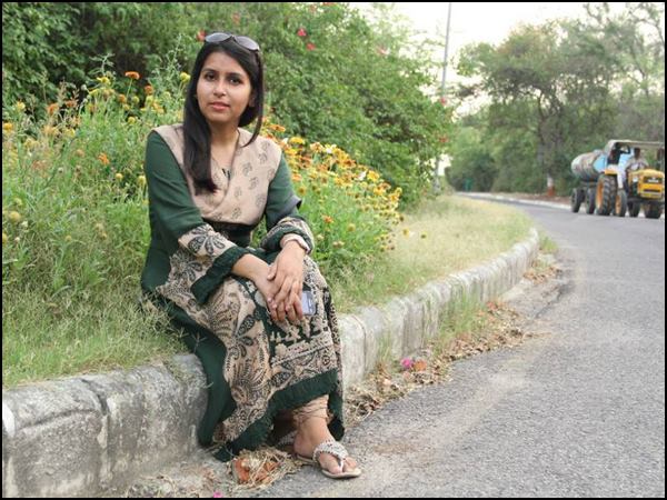 आख़िर वो कब मुझे खुलकर ये कहेंगे 