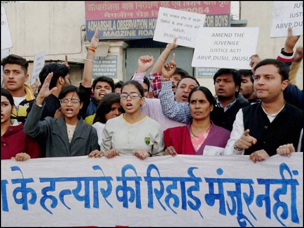 दोषियों के वकीलों की दलील