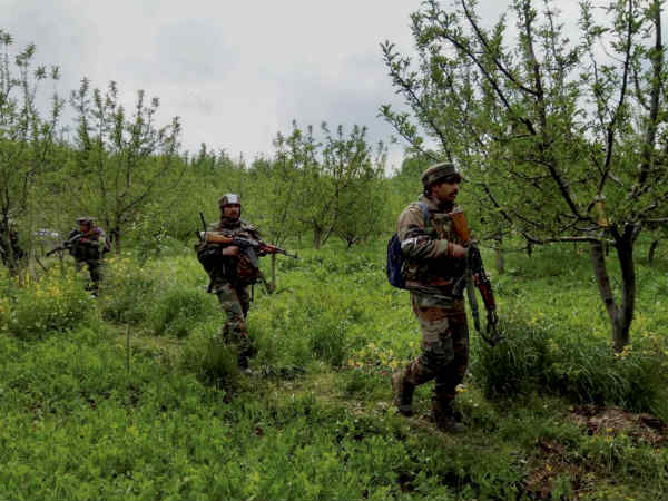  पांच लाख का इनाम 