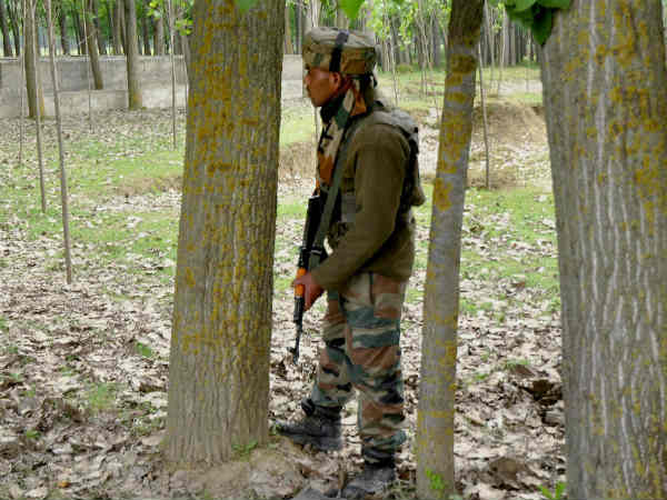 आतंकी पीछे हटे 