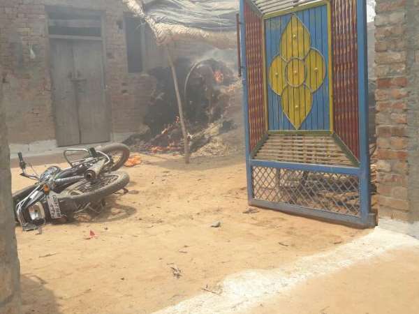 दलितों के घरों में की गई आगजनी