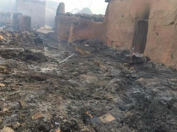 देखते-देखते पूरा गांव जल गया