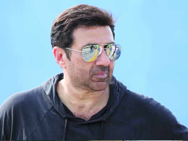 सनी बना रहे बेटे के लिए फिल्म