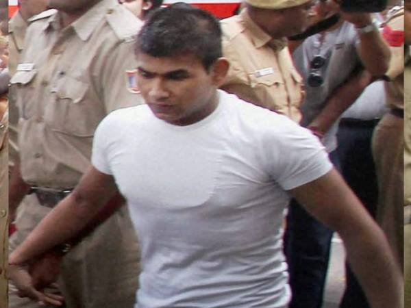 'तुम सब यहां क्यों खड़े हो, चले जाओ यहां से'