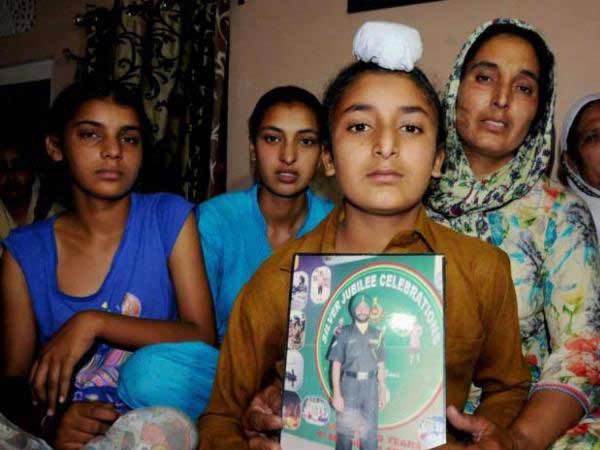 खुशदीप को गोद लेकर परिवार हुआ खुश 