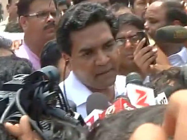 कोई भी पार्टी से नहीं निकाल सकता है