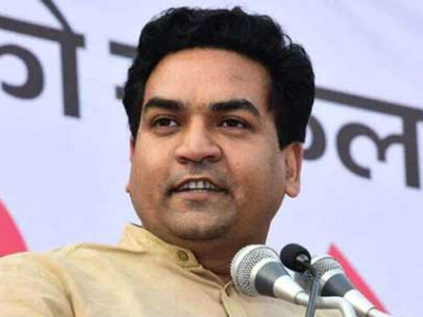 केजरीवाल के दुश्मन भी उनके साथ