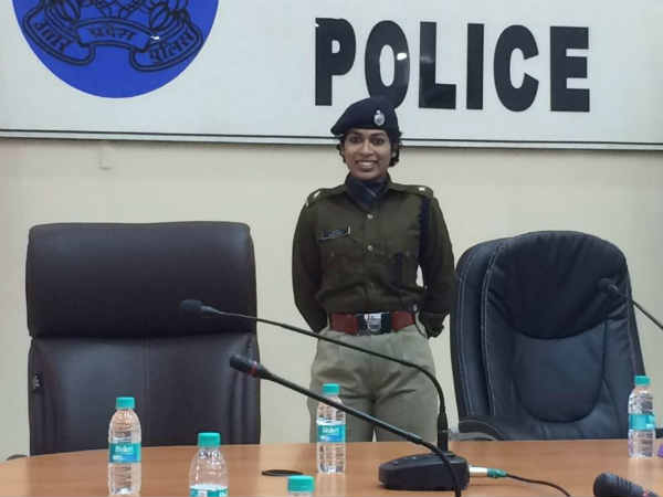  चारू का परिचय