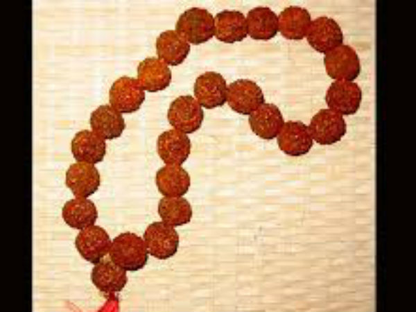 अश्रु की बूंदों से बना है