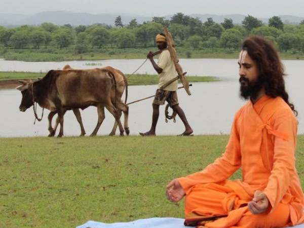 अभिनेता से बन गए बाबा