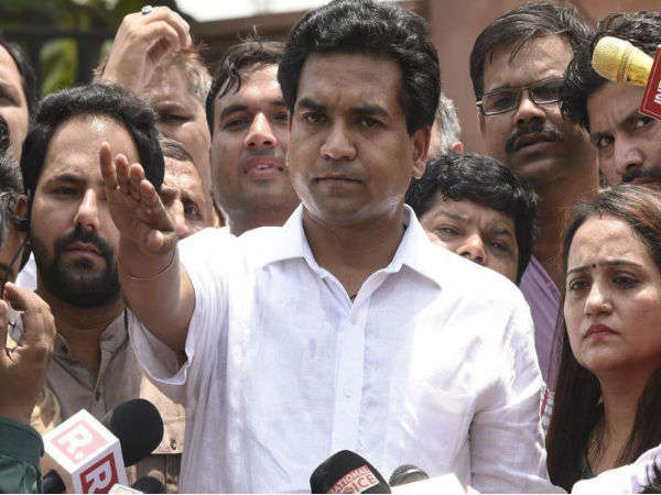 कपिल मिश्रा ने अरविंद केजरीवाल पर घूस लेने का लगाया है आरोप 