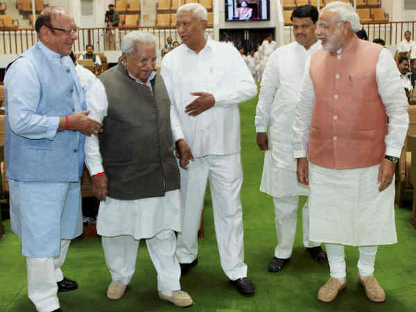 मोदी का अपना नेटवर्क था