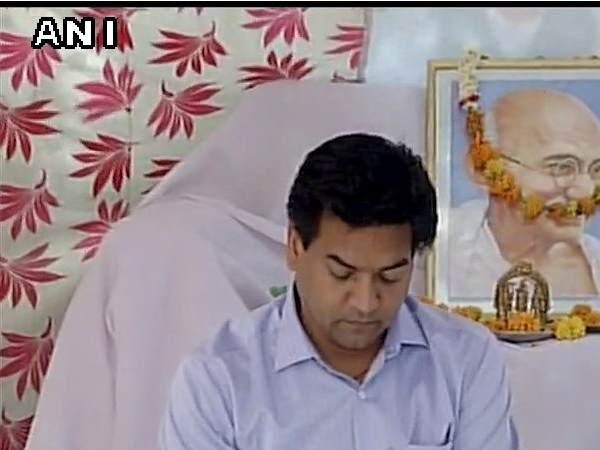 कपिल ने पढ़ा लिखित बयान