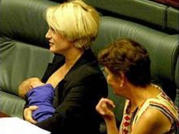 संसद में पहली बार किसी सांसद ने बच्चे को कराया स्तनपान