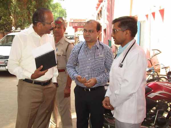 रेलवे स्‍टेशन परिसर के पार्क से खाया जेट्रोफा का फल