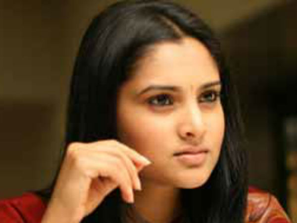 उपचुनाव जीत कर सांसद बनी थीं