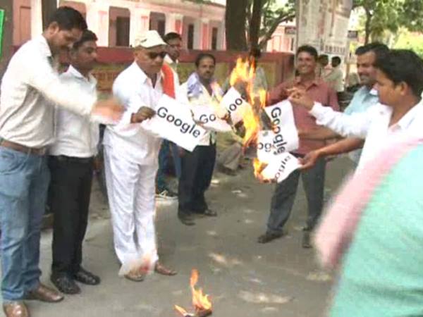 दी गूगल के खिलाफ तहरीर दी गूगल के खिलाफ तहरीर