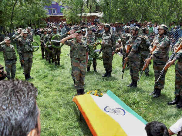  बहन के साथ थे लेफ्टिनेंट फैयाज 