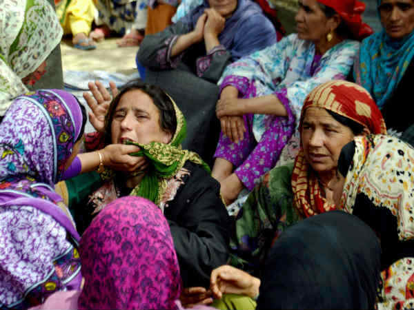 घर के बाहर भी मौजूद थे आतंकी 