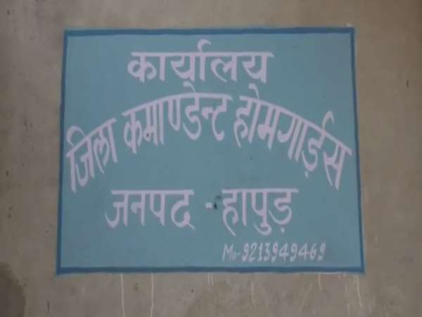 कहीं जान-बूझकर तो नहीं बनवाया जा रहा शौचालय?