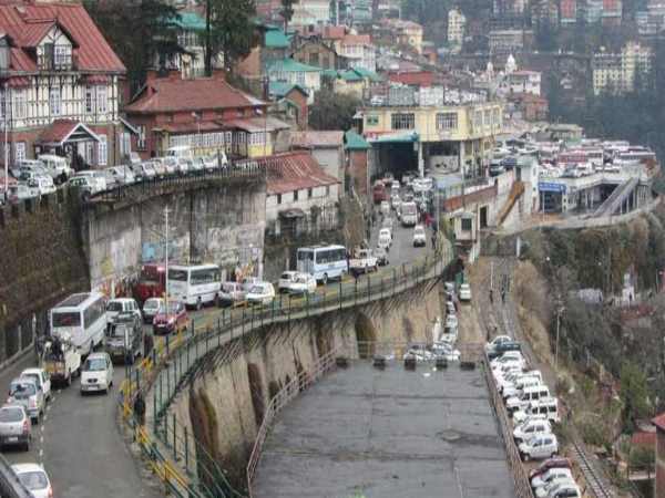 टैक्सी ऑपरेटरों ने पर्यटकों का बिगाड़ा रास्ता