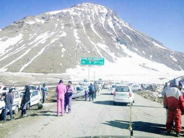 बर्फबारी हो सकती है मिस!