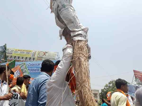 नीतिश ने लालू के सामने टेके घुटने