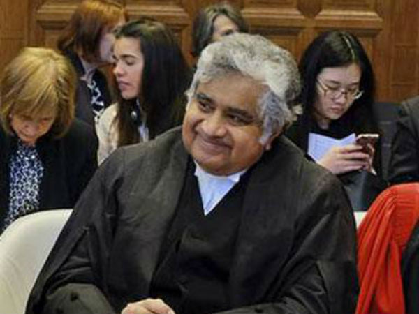 जाधव ही बांद्रा पुलिस थाने के इंचार्ज थे जाधव ही बांद्रा पुलिस थाने के इंचार्ज थे