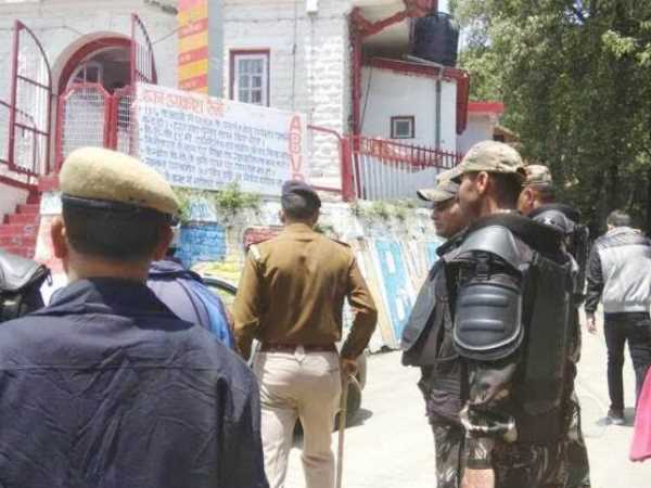 हिमाचल प्रदेश यूनिवर्सिटी में बवाल