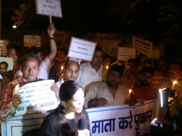 बेंगलुरू और गोरखपुर में कैंडल मार्च 