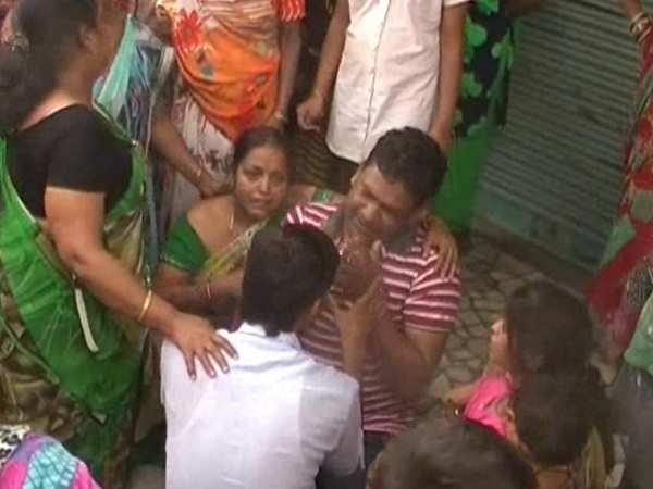 फायर ब्रिगेड के पहुंचने से पहले जला मकान