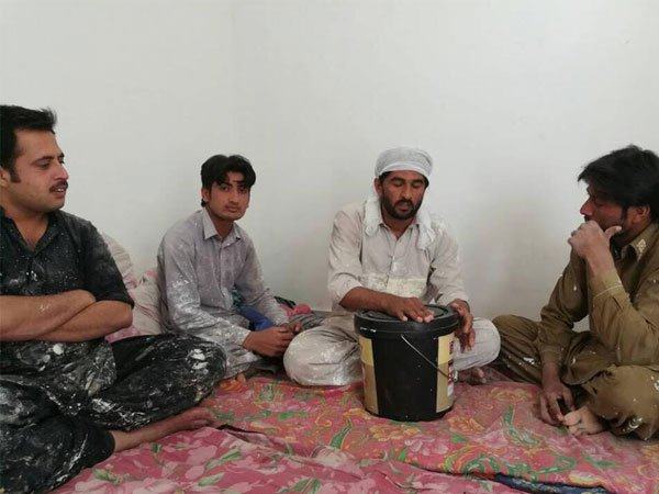 ना खाने के लिए रोटी है ना रहने को घर