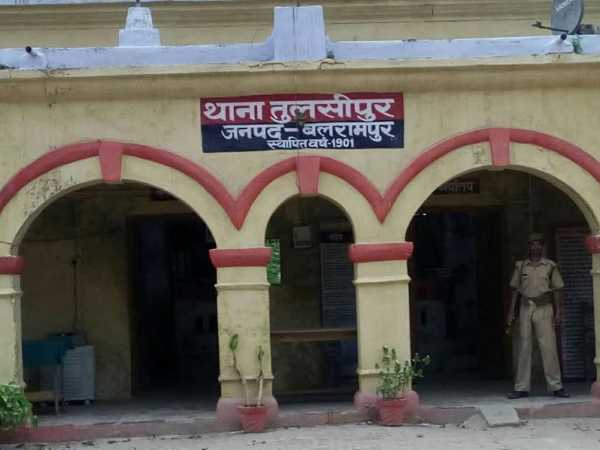 सूचना पाकर पहुंची बलरामपुर पुलिस