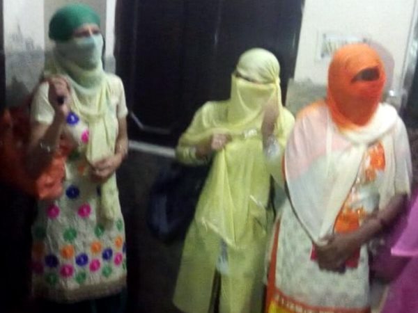 6 लड़कियों समेत 13 गिरफ्तार