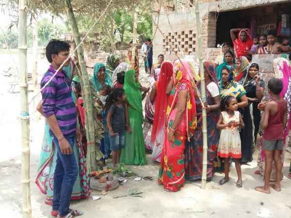 दूल्हे और साथियों की तलाश में लगी पुलिस