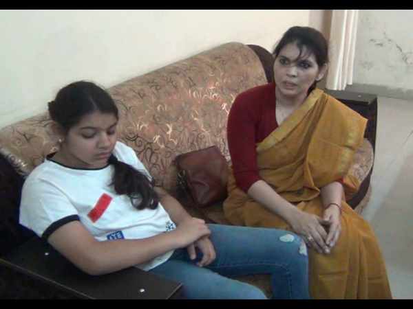 पति के दबाव में पुलिस नहीं करती कार्रवाई पति के दबाव में पुलिस नहीं करती कार्रवाई