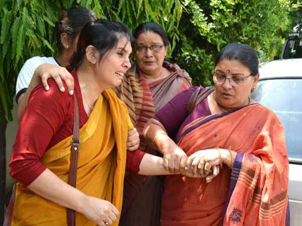 तीन साल पहले दोनों में तलाक हो चुका है तीन साल पहले दोनों में तलाक हो चुका है